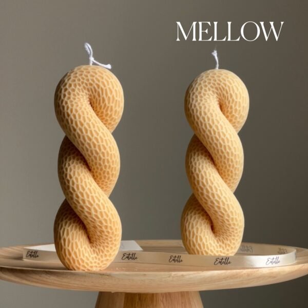 Tail Knot Pillar Candle